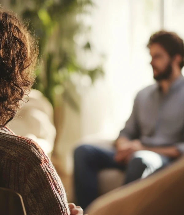 vrouw-luisterende-psycholoog-therapie